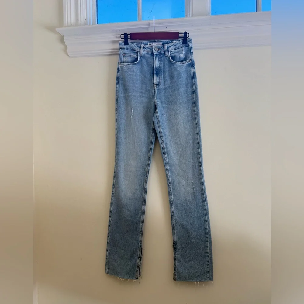 ZARA High-Waisted Straight Leg Jeans – Light Wash size 4 - Picture 2 of 12